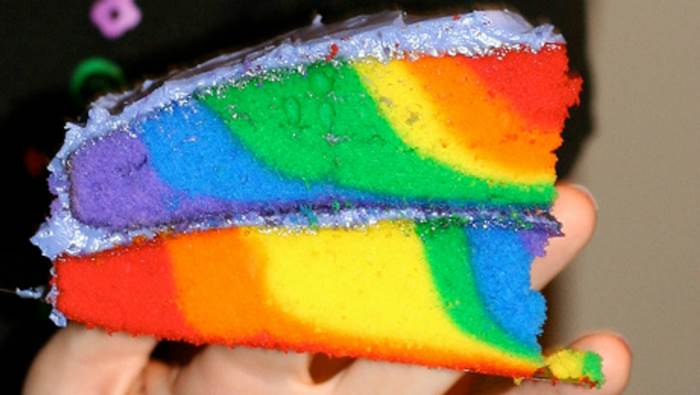 bolo-feito-colorido-com-gelatina